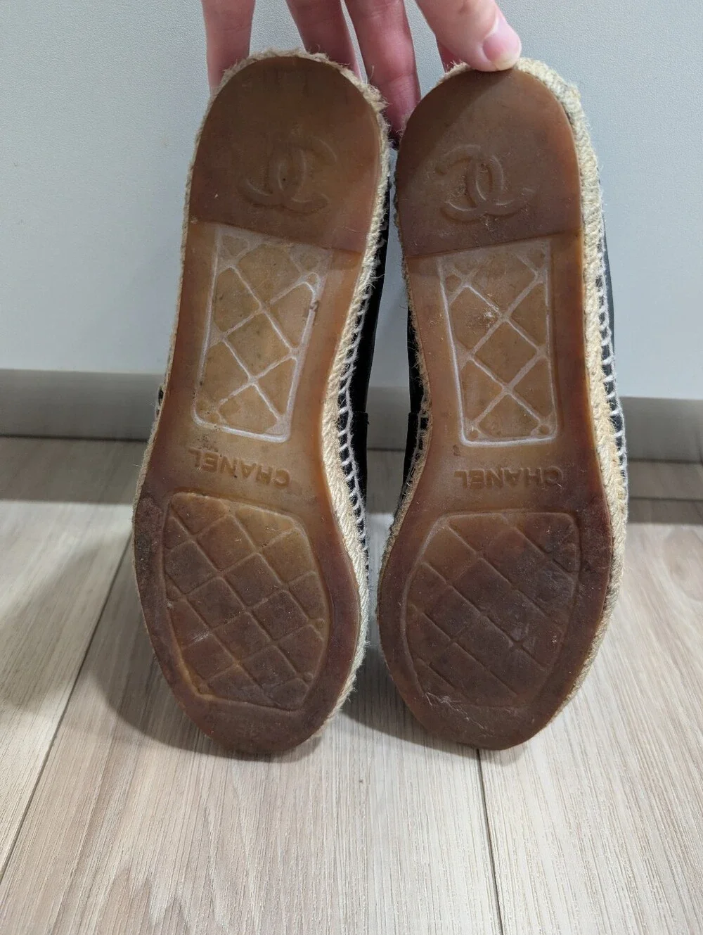 Pre-owner Chanel Black Leather Espadrille Flats Size 38